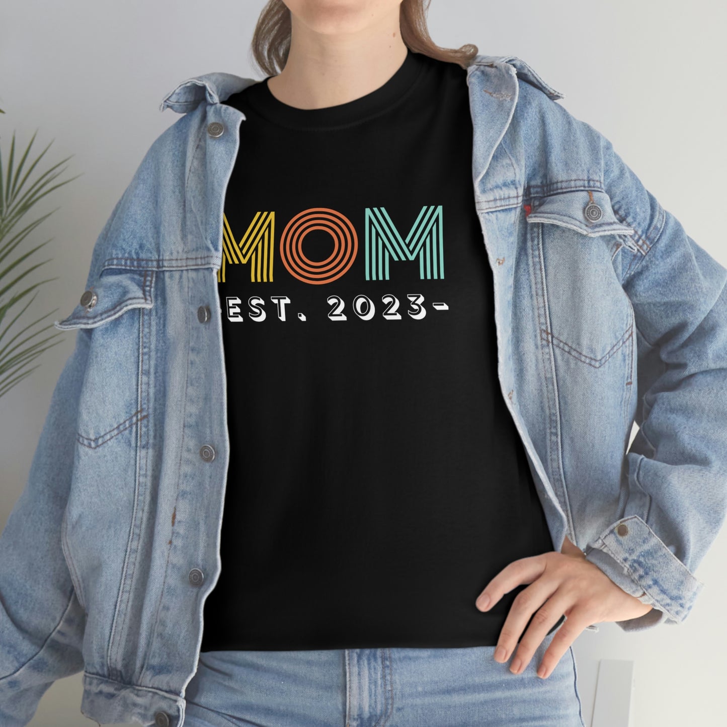 Mom Est 2023 Mothers Day Gift for Mommy T-Shirt | Unisex Tee Shirt